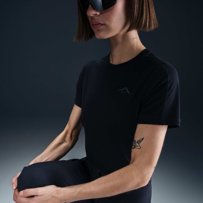 نايكي تيشيرت الجري تريل دراي-فت للنساء أسود image number 2