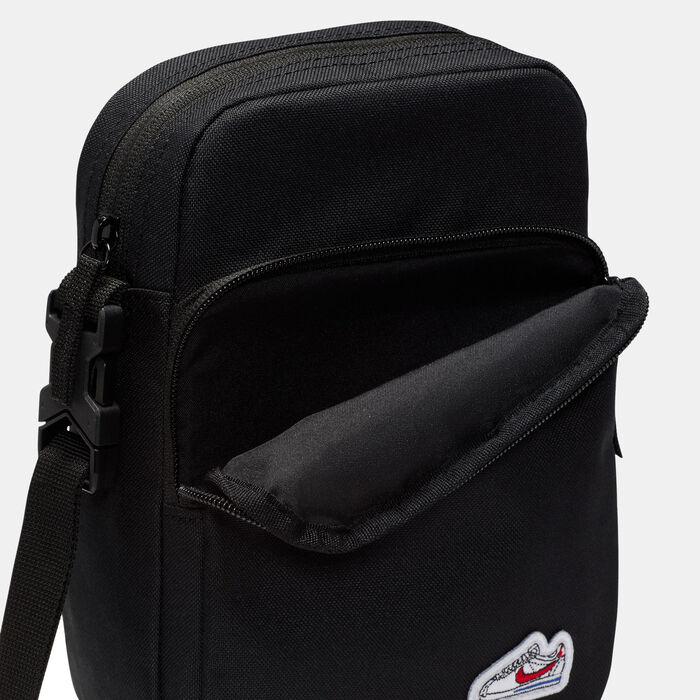 نايكي حقيبة كروسبودي كورتز هيريتيج للرجال أسود image number 3