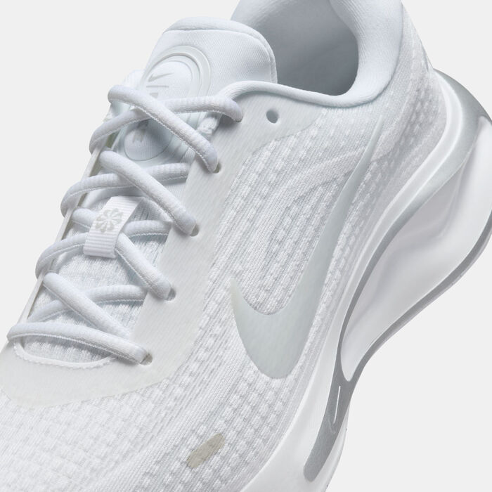 نايكي حذاء الجري الطريق جورني رن للنساء أبيض image number 4