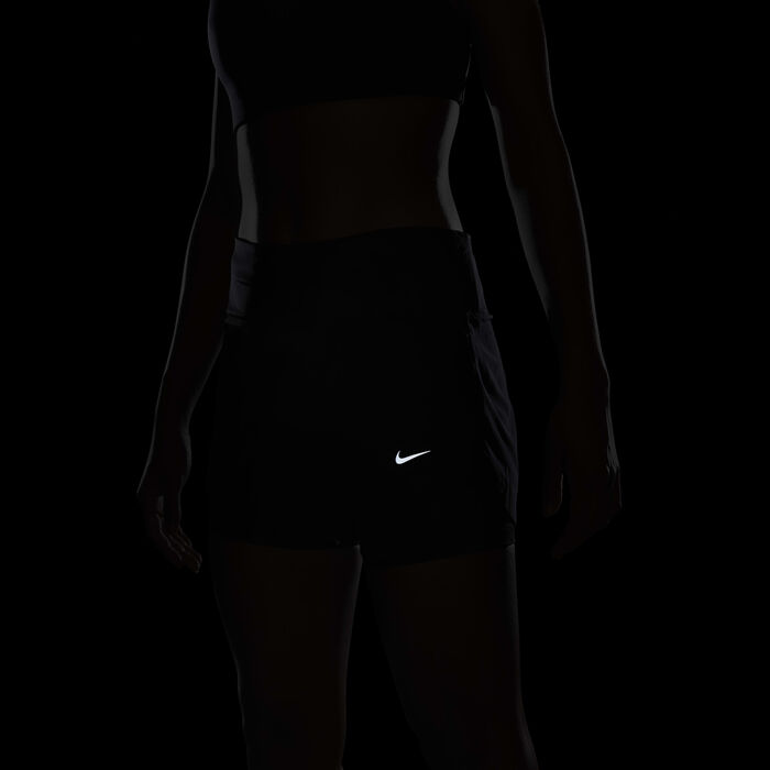 نايكي دراي-فت سويفت شورت الجري 2-في-1 بخصر متوسط وجيوب للنساء - 8 سم (تقريبًا) أسود image number 8