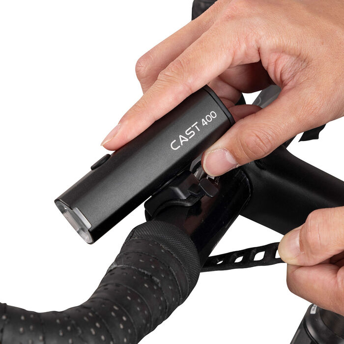 جاينت مصابيح كاست 400 الأمامية أسود image number 2