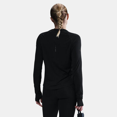 نايكي تيشيرت الجري سويفت دراي-فت UV للنساء أسود