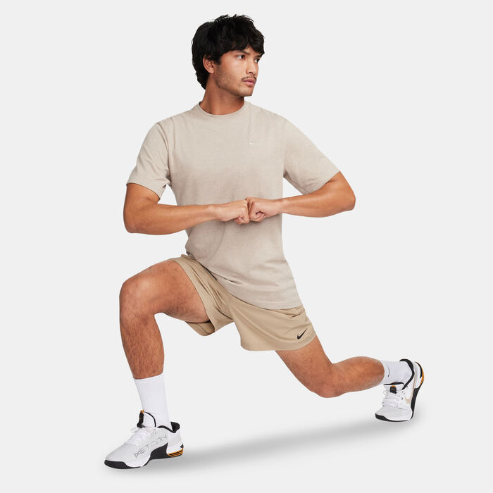 نايكي تيشيرت التمرين برايميري دراي-فِت للرجال رمادي image number 2