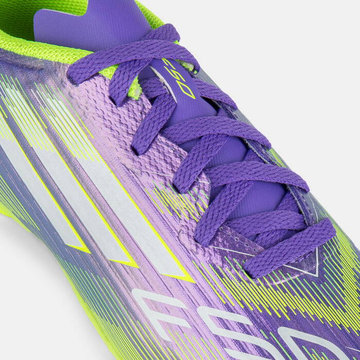 اديداس حذاء كرة القدم F50 ليج لملاعب العشب الطبيعي/المتعدد للأطفال بنفسجي image number 4