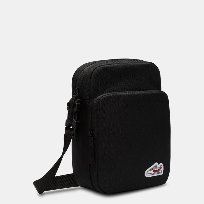 نايكي حقيبة كروسبودي كورتز هيريتيج للرجال أسود image number 1