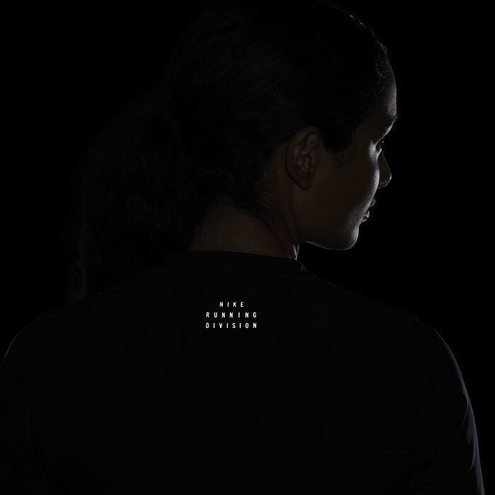 نايكي رانينج ديفجن تيشيرت الجري دراي-فت بأكمام طويلة للنساء أسود image number 8