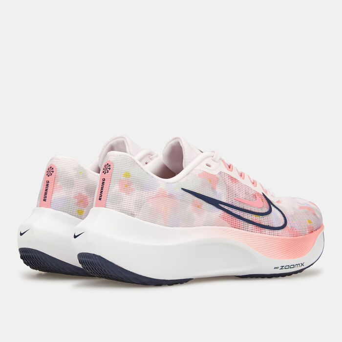 نايكي حذاء زوم فلاي 5 بريميوم رود رانينج للنساء وردي image number 2