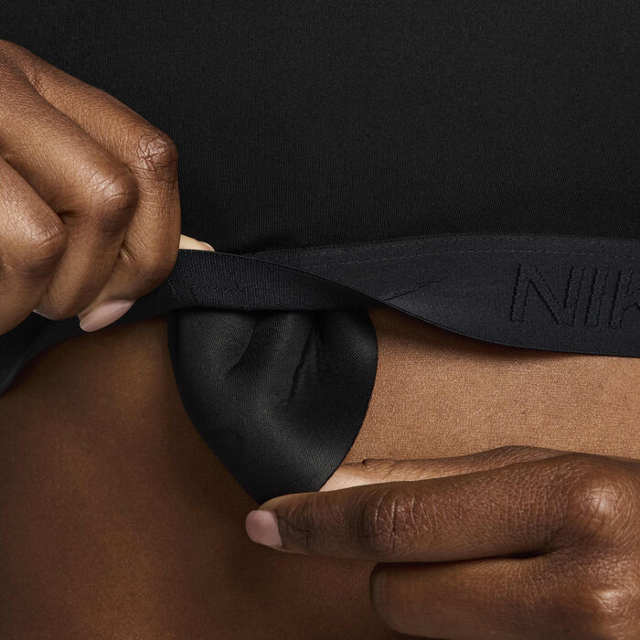 نايكي صدرية رياضية مبطنة إندي بدعم متوسط للنساء أسود image number 4