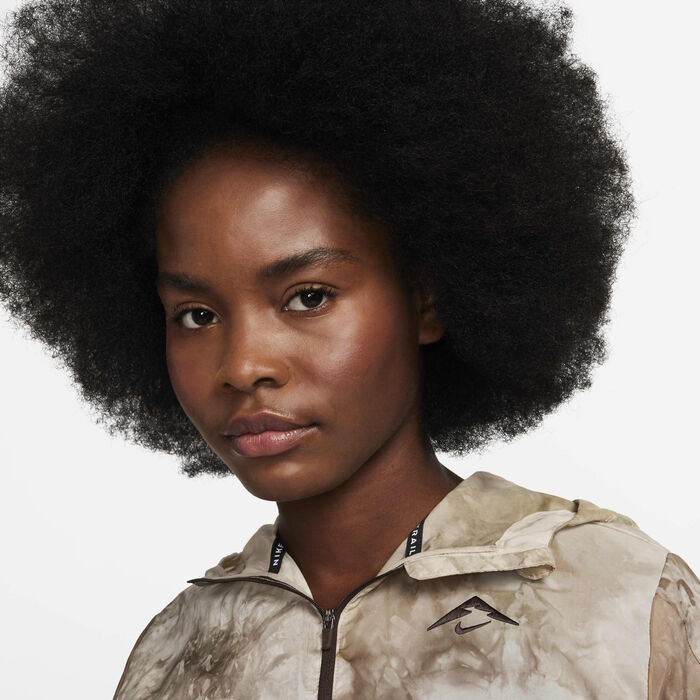 نايكي سترة الجري تريل ريبيل للنساء بيج image number 2