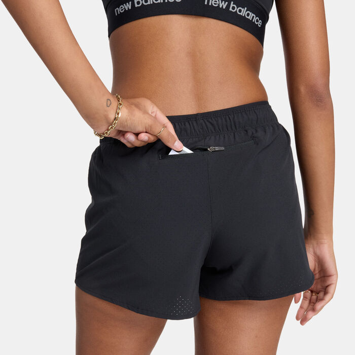 نيو بالانس شورت الجري ار سي للنساء أسود image number 4