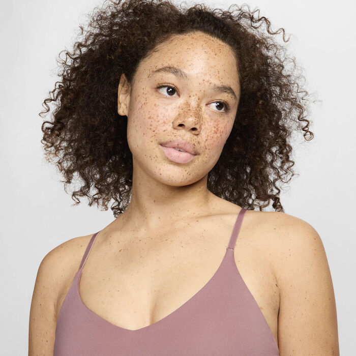 نايكي صدرية رياضية للتمرين إندي بدعم خفيف للنساء وردي image number 2