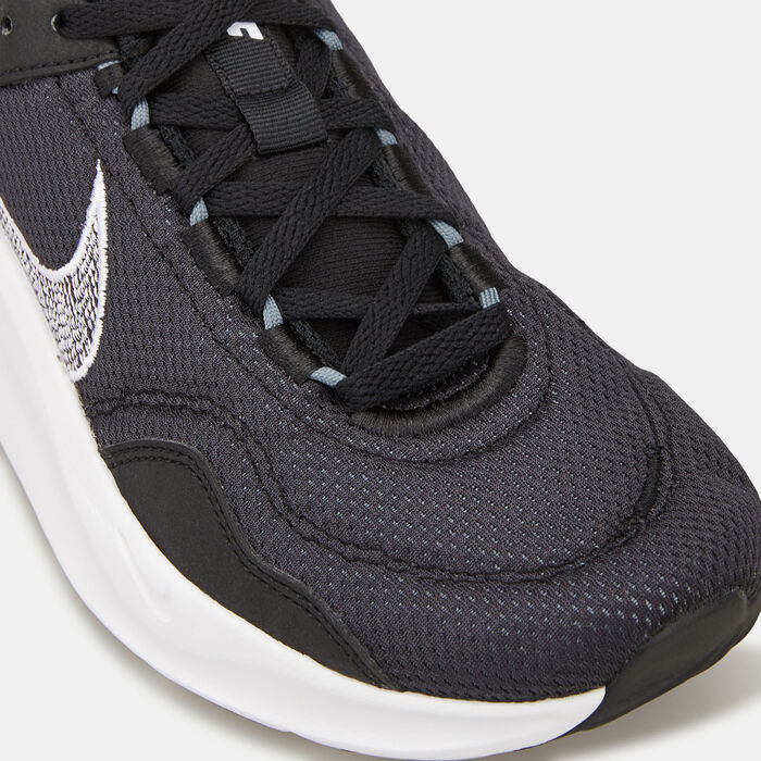 نايكي حذاء ليجيند اسنشال 3 نكست نيتشور للنساء أسود image number 4