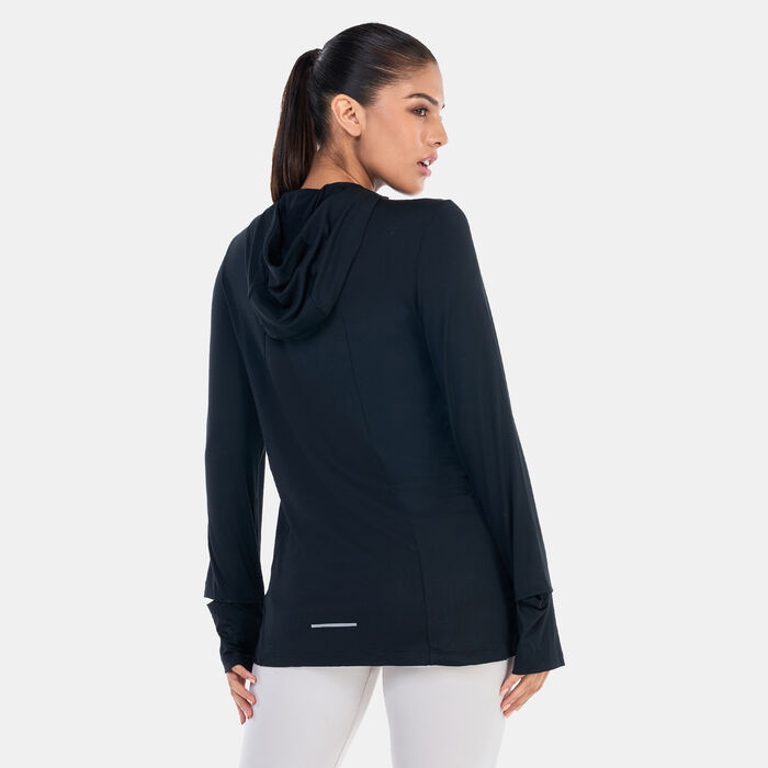 نايكي تيشيرت دراي-فت سويفت ايليمنت UV للنساء أسود image number 1